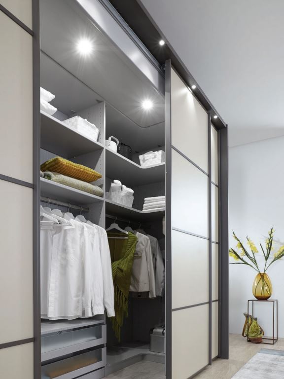 Kleiderschrank Multiplus