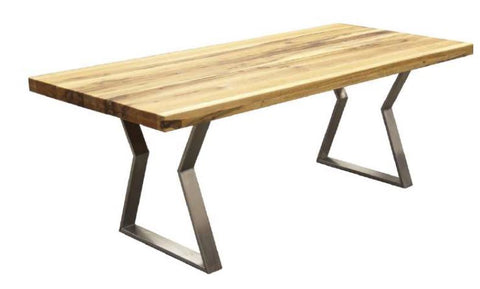 Sigma Tisch aus Wildeiche Massiv