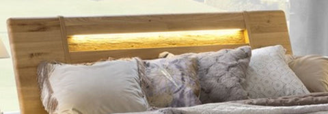 Modernes Designerbett Saint-Luise in Wildeiche mit extravagantem Kopfteil