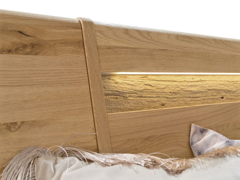 Modernes Designerbett Saint-Luise in Wildeiche mit extravagantem Kopfteil