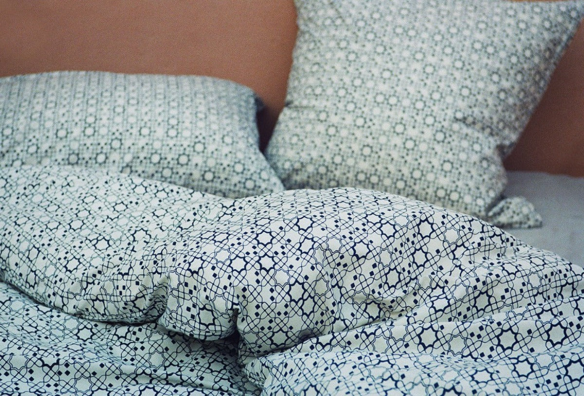 100% Bio-BW Perkal — Marrakech ecru/midnight blue