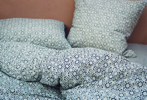 100% Bio-BW Perkal — Marrakech ecru/midnight blue