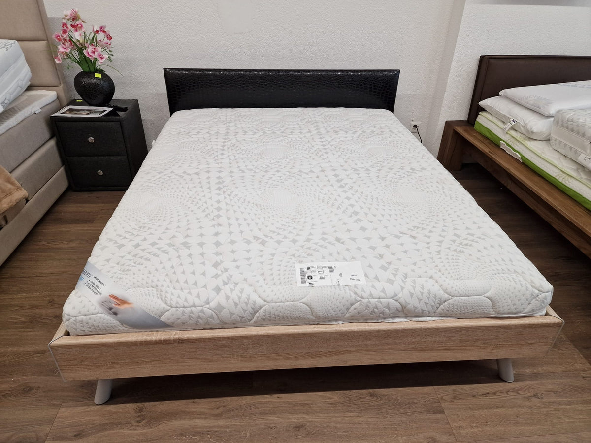 Bett Serina